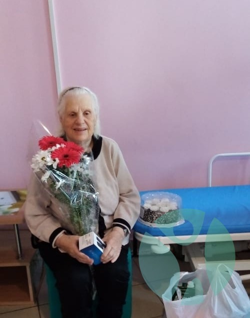 Дом престарелых г. Красноярск: Любовь Исаковну поздравили с днем рождения